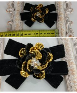 Brosa tip funda catifea, handmade, cu accesoriu floare insertii aurii, negru